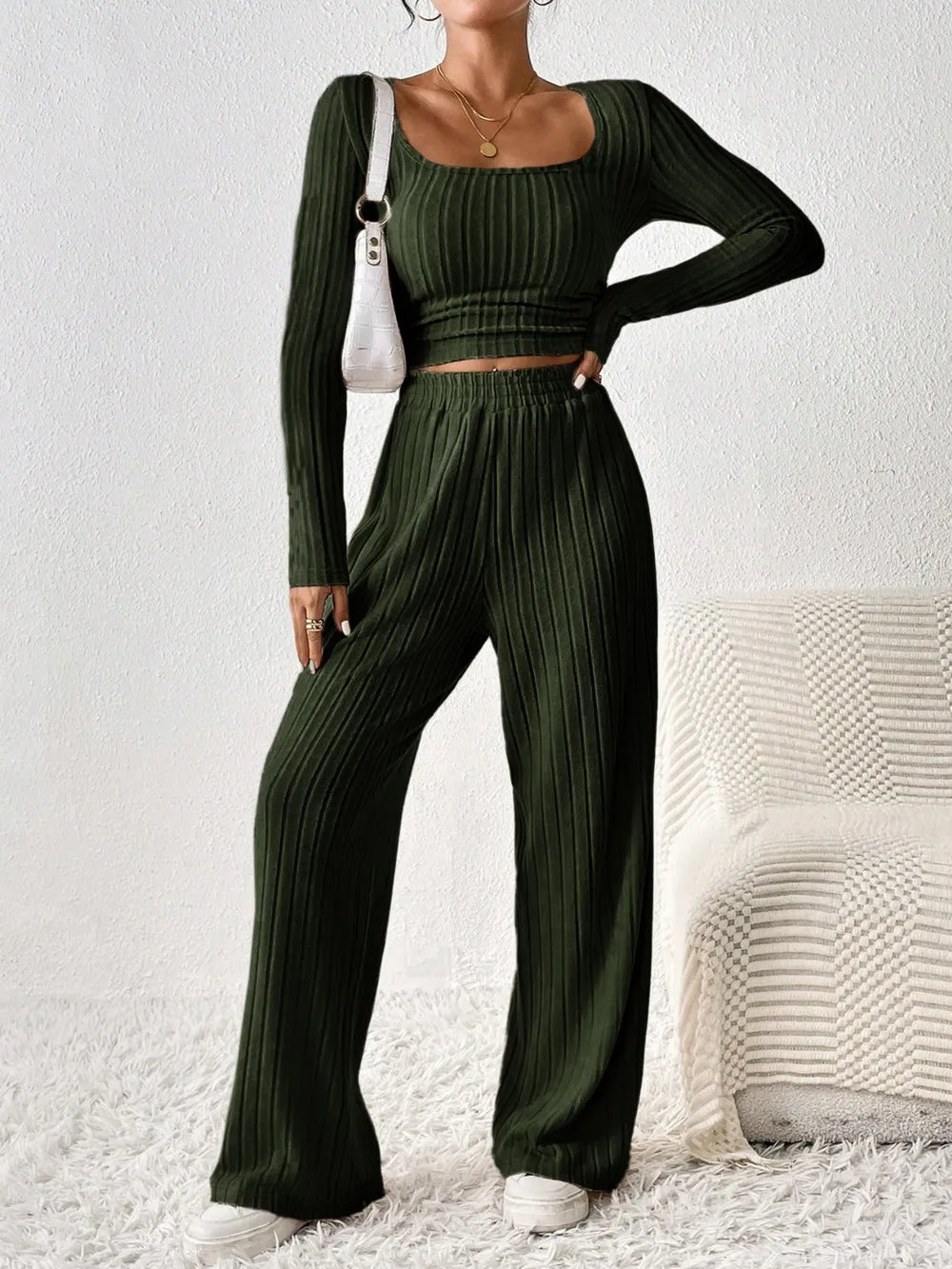 Set aus langärmligem Oberteil und Hose mit U-Ausschnitt