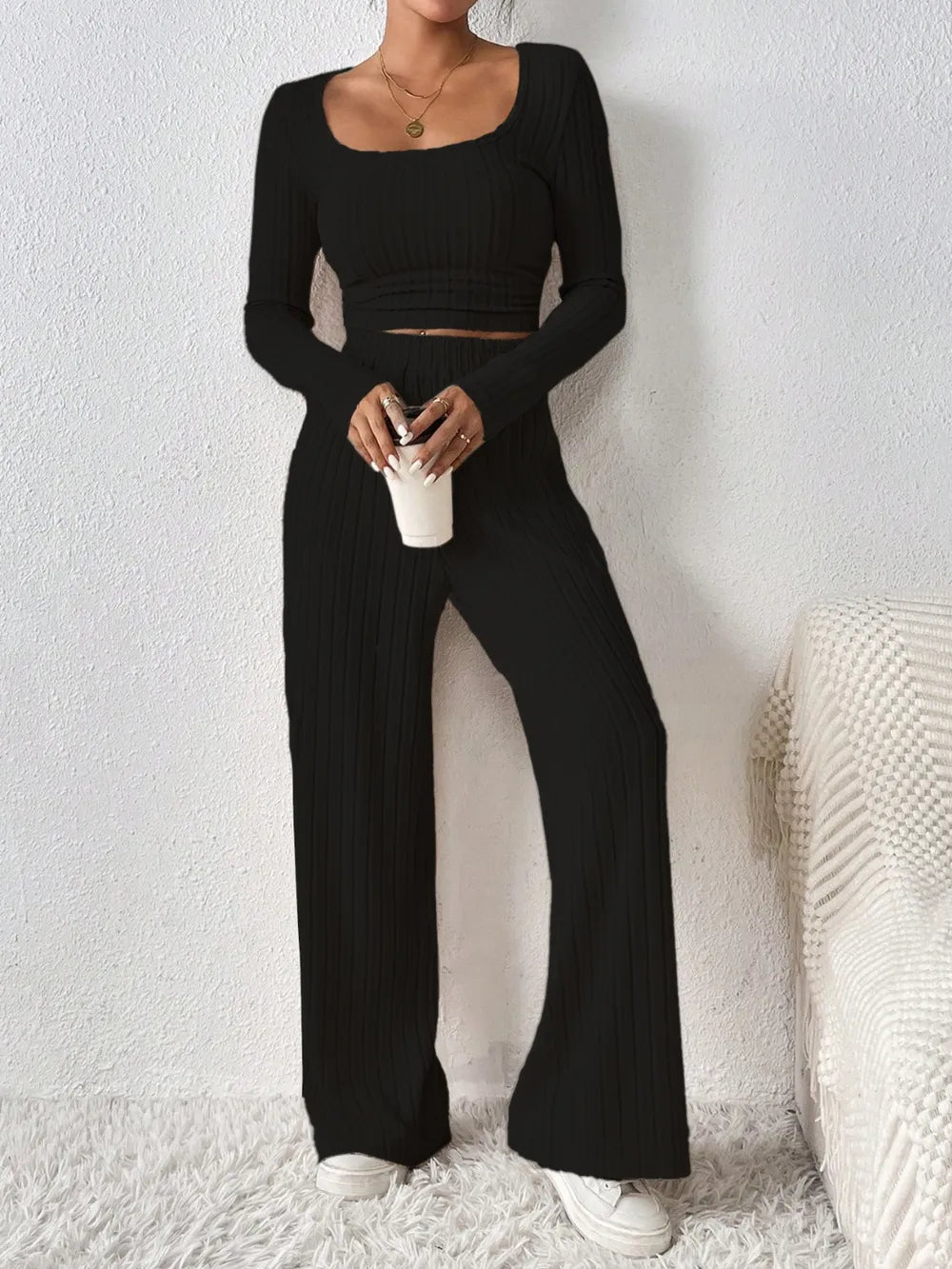 Set aus langärmligem Oberteil und Hose mit U-Ausschnitt