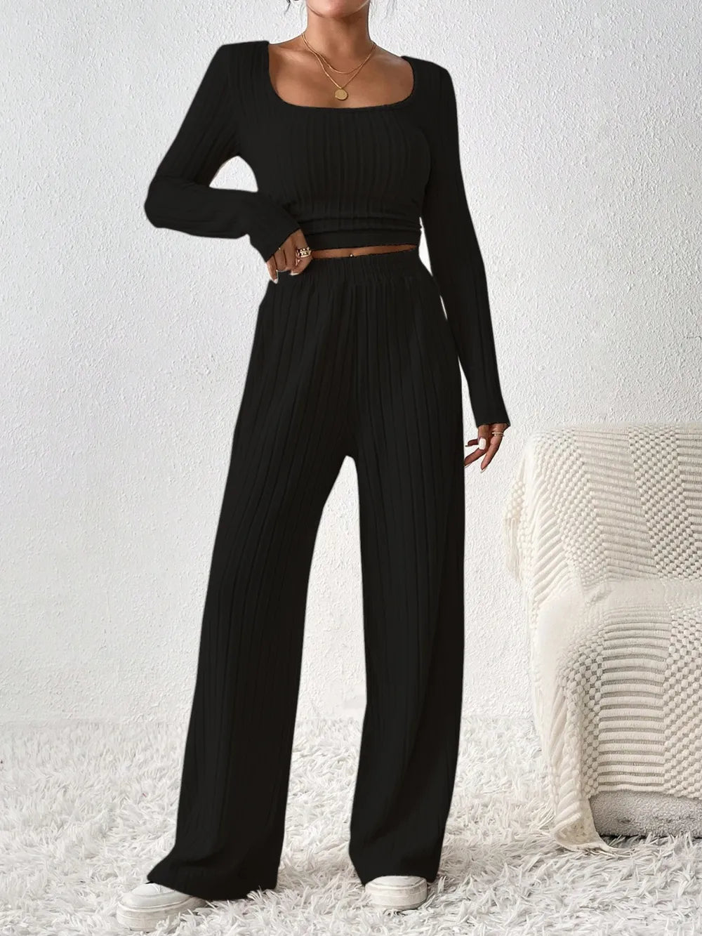 Set aus langärmligem Oberteil und Hose mit U-Ausschnitt