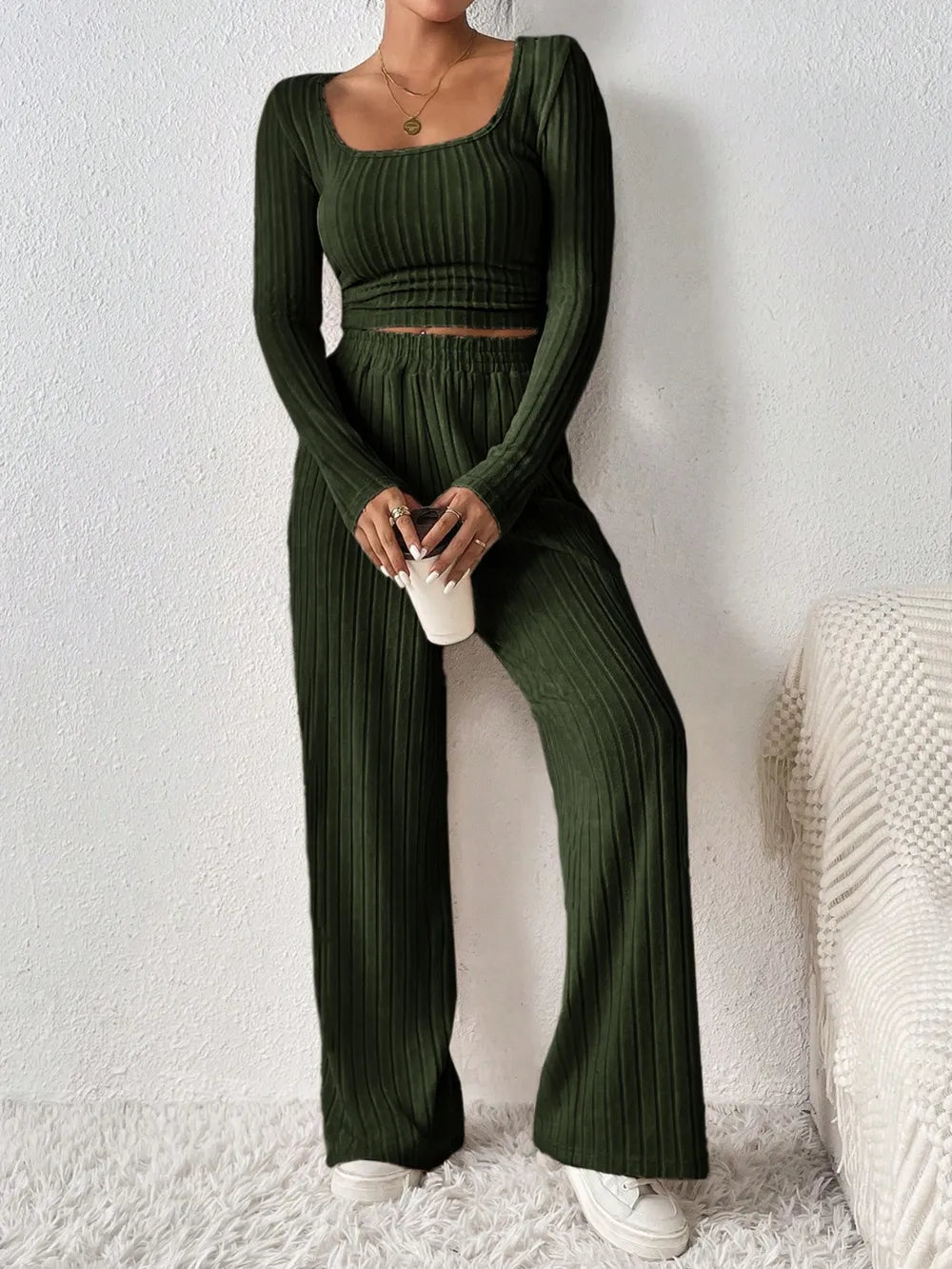 Set aus langärmligem Oberteil und Hose mit U-Ausschnitt