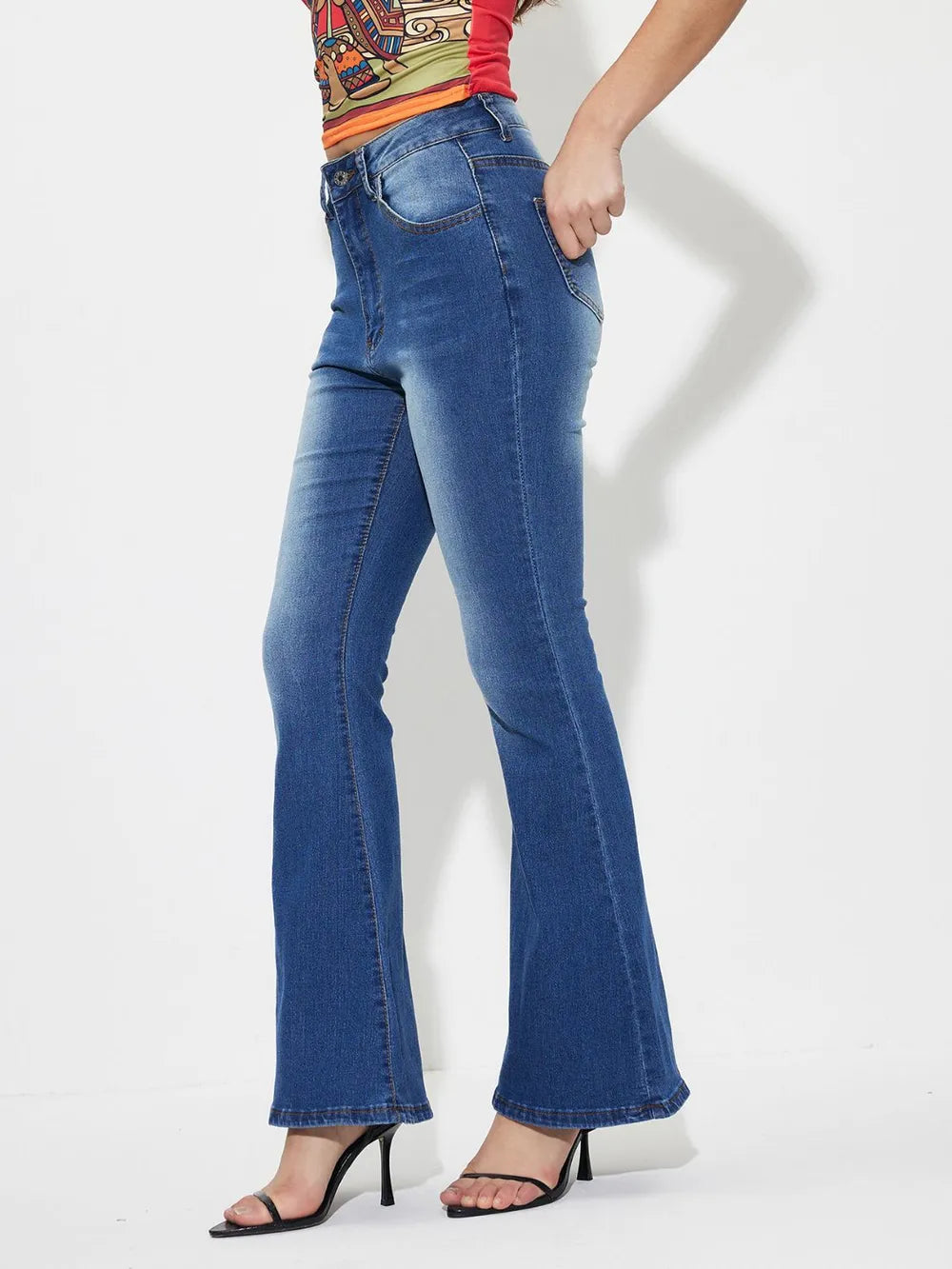 Bootcut-Jeans mit mittelhoher Taille