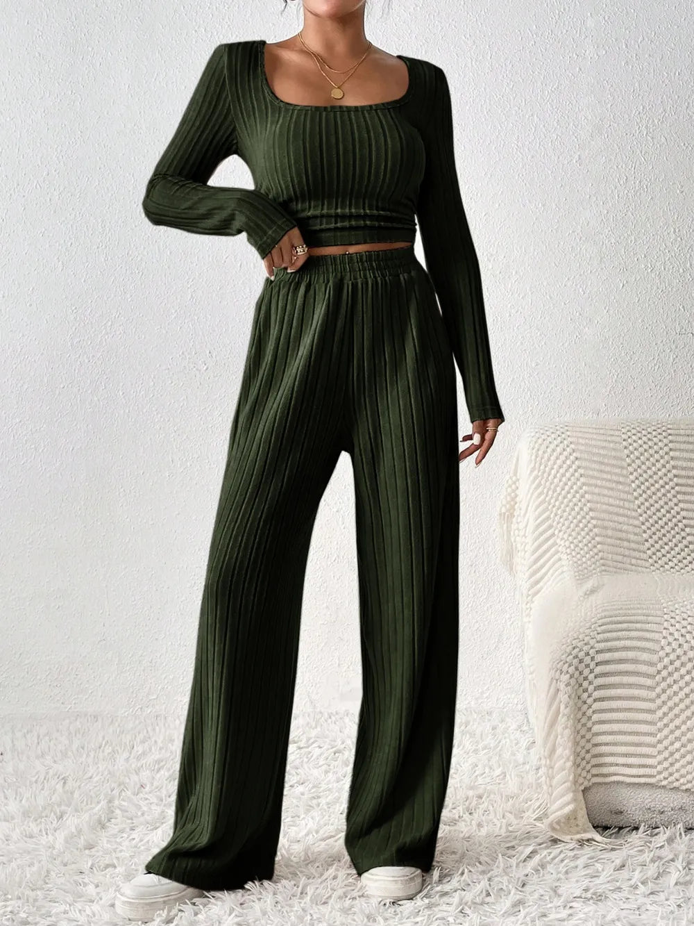 Set aus langärmligem Oberteil und Hose mit U-Ausschnitt