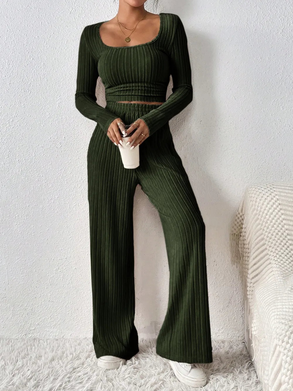 Set aus langärmligem Oberteil und Hose mit U-Ausschnitt