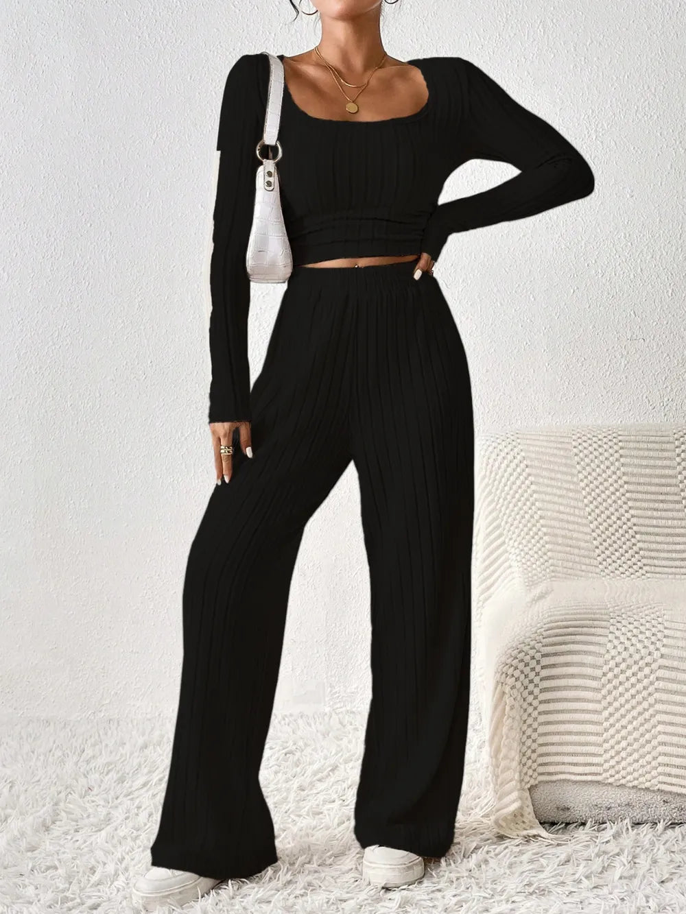 Set aus langärmligem Oberteil und Hose mit U-Ausschnitt