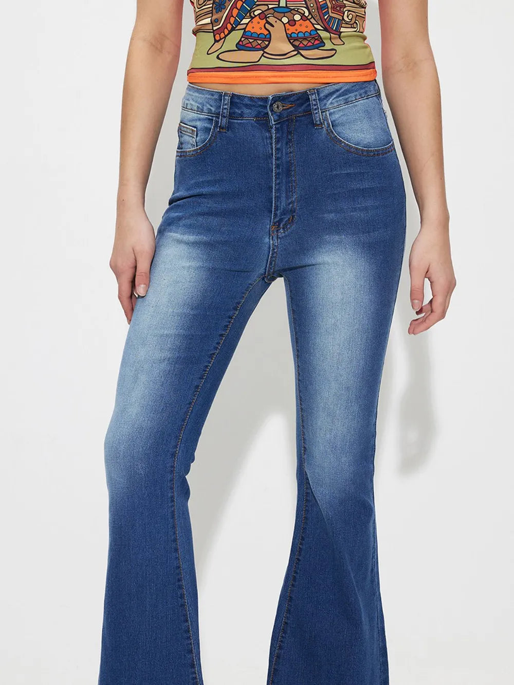 Bootcut-Jeans mit mittelhoher Taille