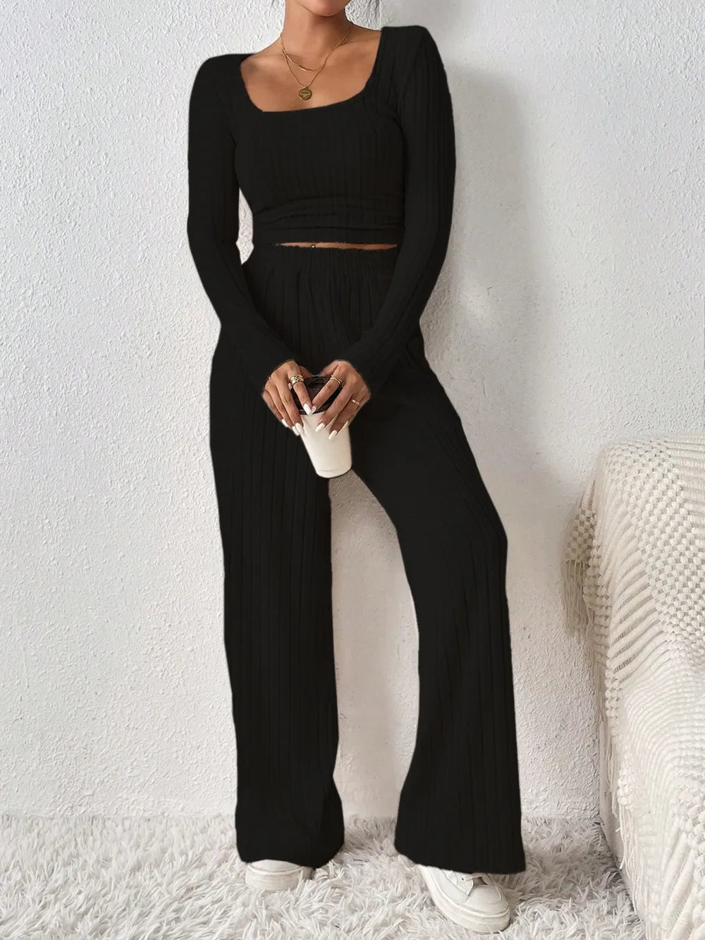 Set aus langärmligem Oberteil und Hose mit U-Ausschnitt