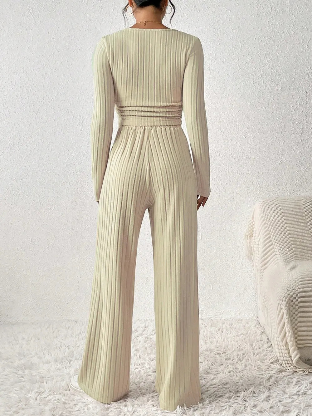 Set aus langärmligem Oberteil und Hose mit U-Ausschnitt
