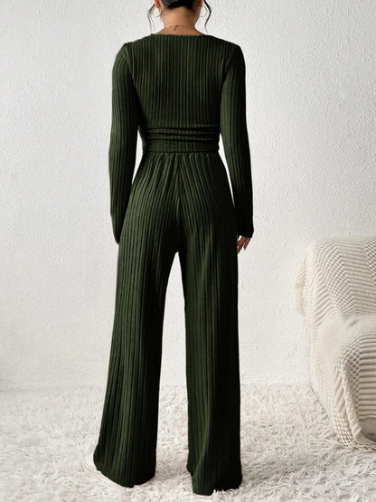 Set aus langärmligem Oberteil und Hose mit U-Ausschnitt