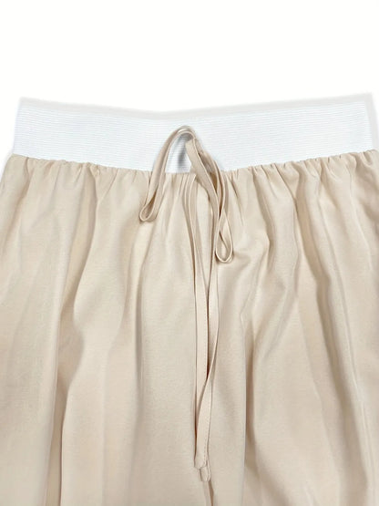 Set aus kurzärmligem Oberteil mit Rundhalsausschnitt und gebundener Hose